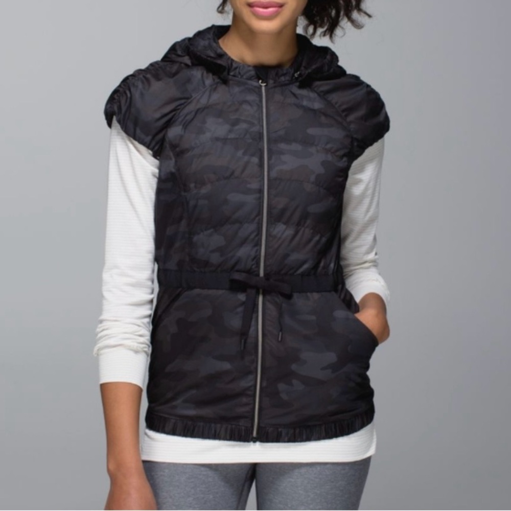 Lululemon Spring Fling Down Puffy Vest w/Hood, Black Camo Sz 10